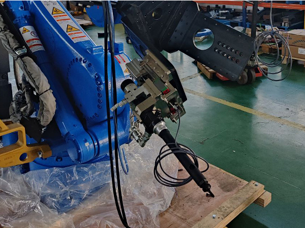 機器人自動拉鉚設備—自動化生產的必由之路