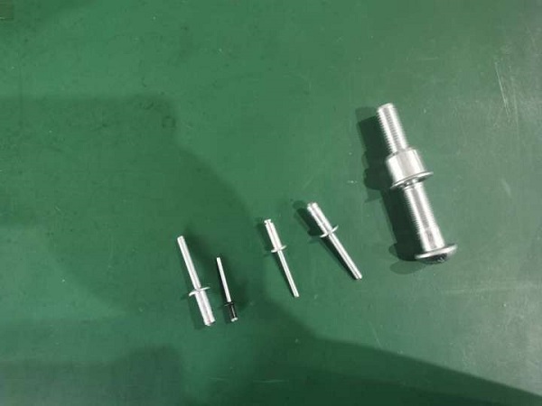 常見(jiàn)種類(lèi)的鉚釘