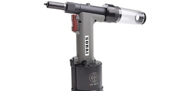 加工改造人字梯，牢固可靠，抽芯鉚釘及鉚釘槍板材之間鉚接